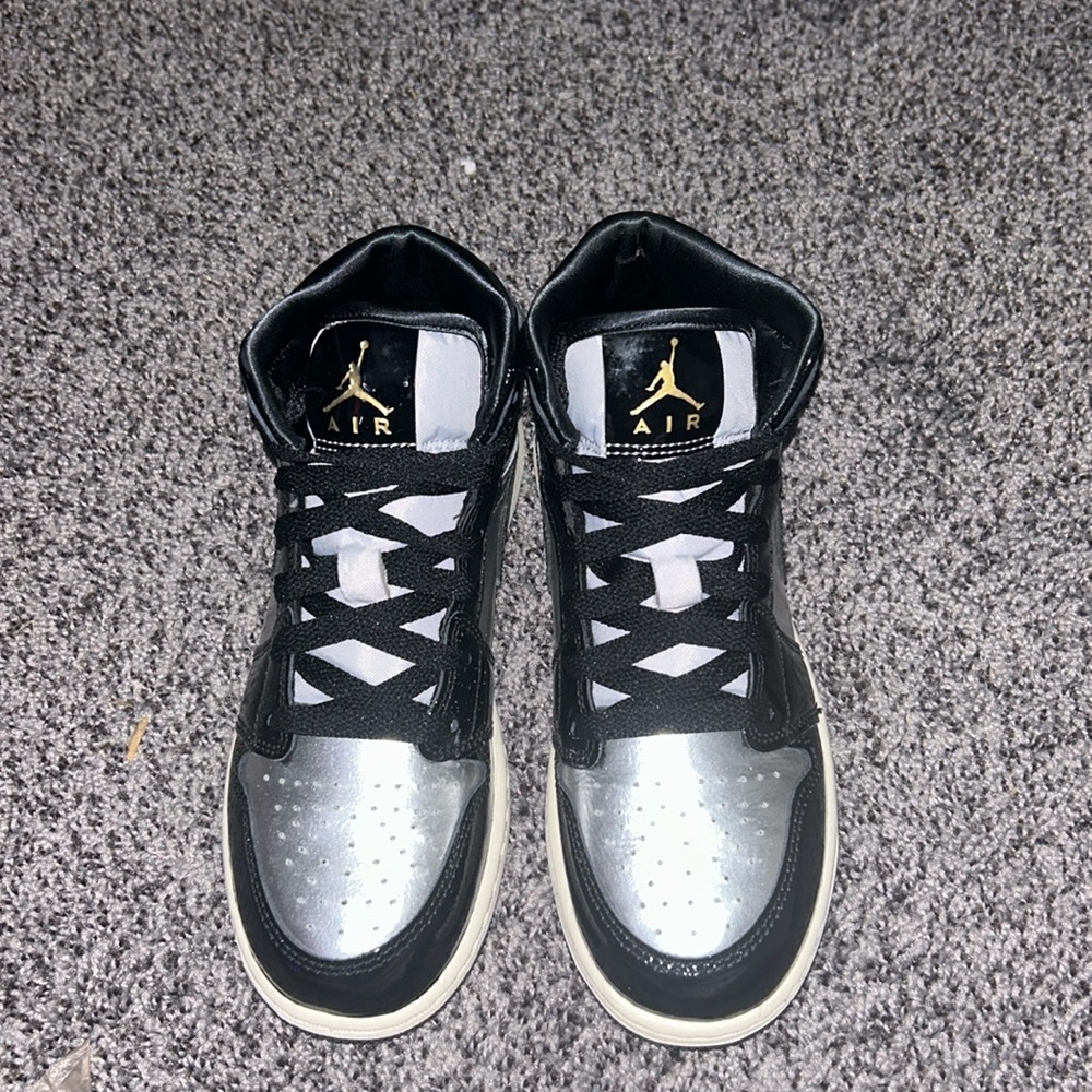 Nike Air Jordan 1 Mid. Size 4.5y
